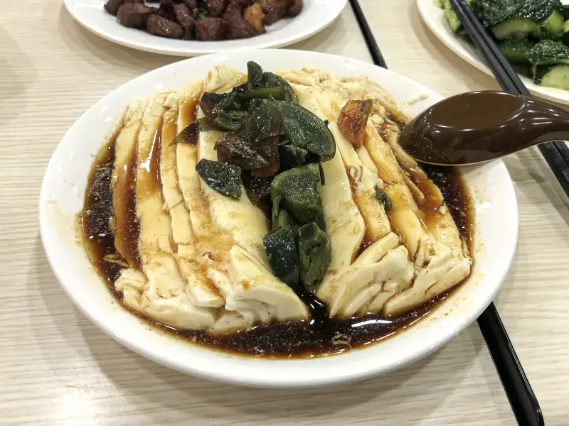 Tofu z jajkami z 100-letniego wieku (豆腐)