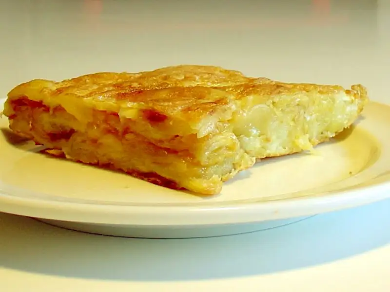 Tortilla espanhola com batata e cebola