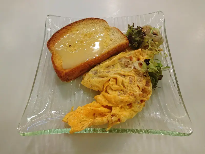 Tortilla de jamón y cebolla