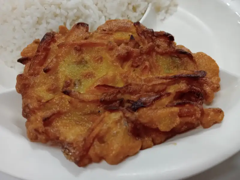 Ukoy, bolinhos crocantes de camarão