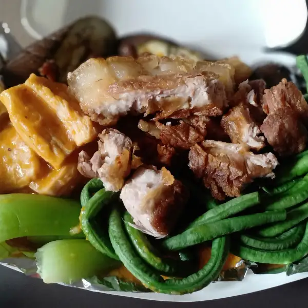 Stoofpot van varkensschenkel met pinda’s