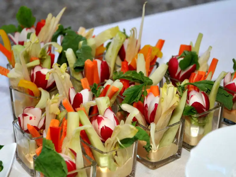 Verdure tritate e condite con pepe
