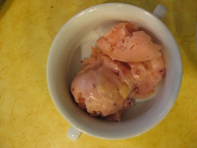 Eine Mischung aus getrockneten Früchten, die langsam gekocht wurden.