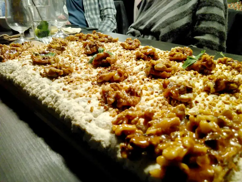 Walnut cake