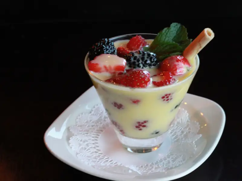Sabayon, uma mousse leve à base de vinho branco.