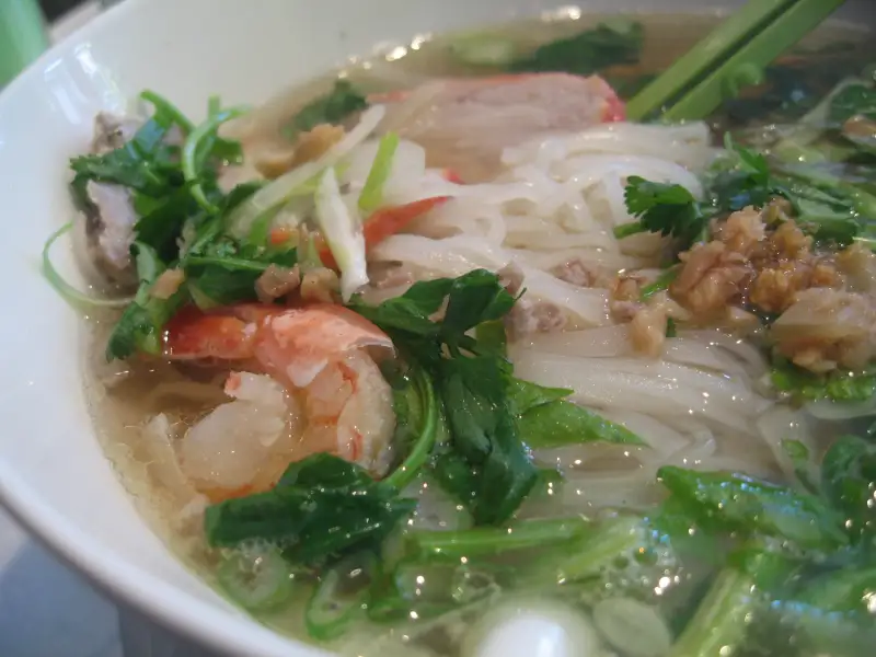 Hủ tiếu Nam Vang, una zuppa di noodles tipica di Phnom Penh