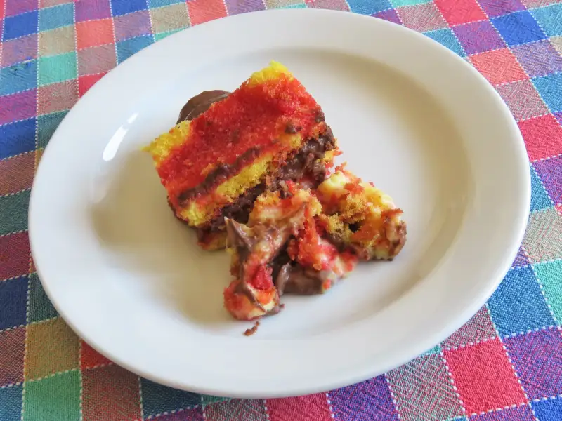 Sopa inglesa cremosa com biscoitos savoiardi